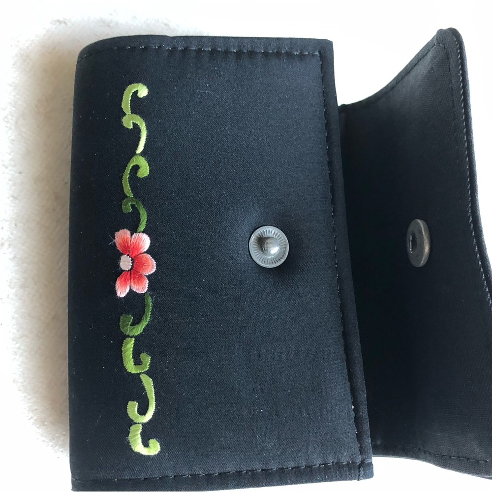 Hand Embroidered Asian Silk Wallet. Size 4.5x3.5 Floral Embroidery. - Picture 2 of 7